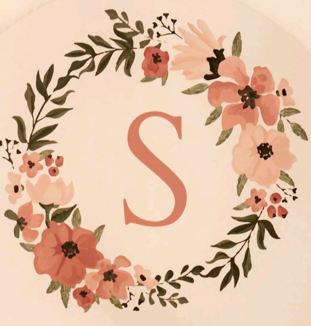 Bloemenkrans met de letter S, het bord van La Pura Vita